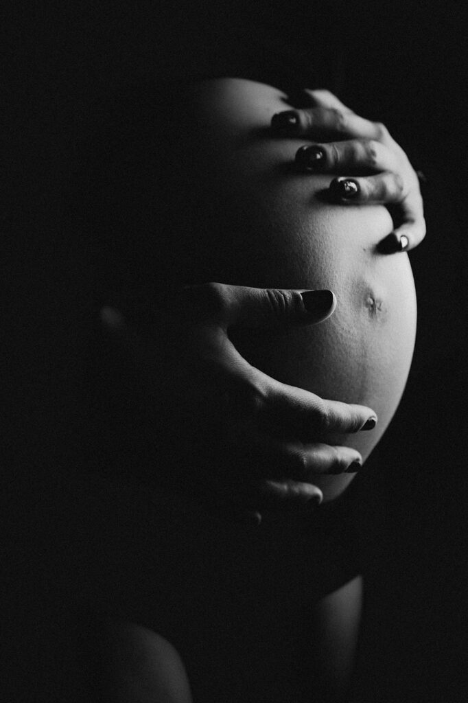 Photographe femme enceinte Toulouse - photos naturelles et artistiques