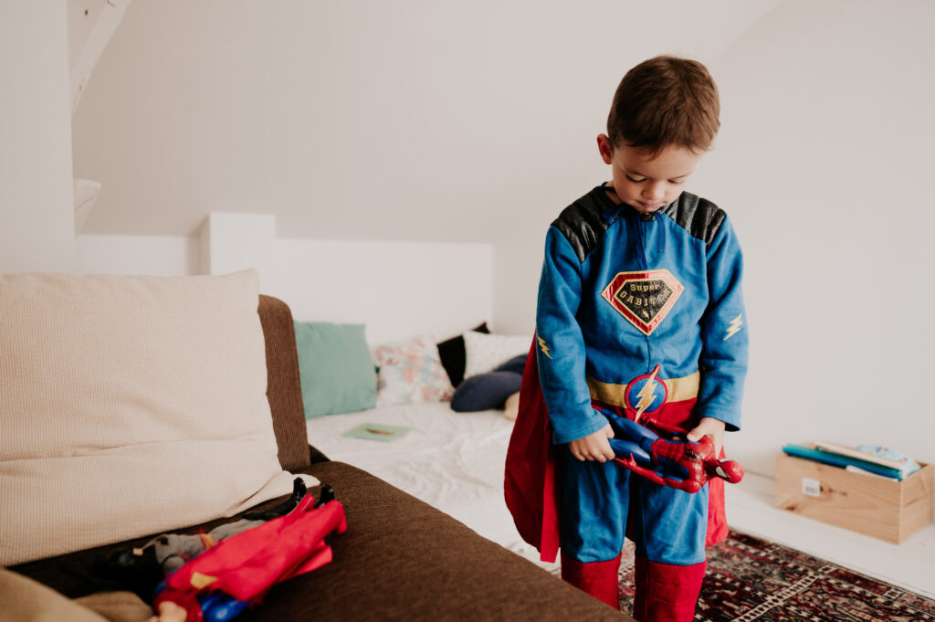 enfant déguisé en superman
