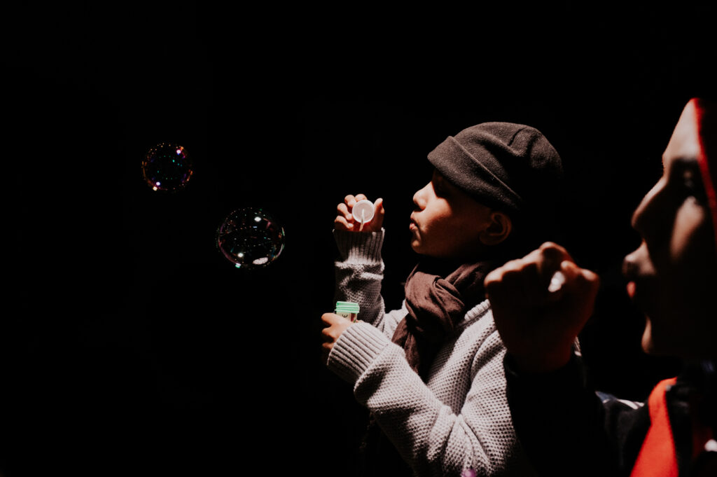 Photographe mariage Toulouse - moment volé - sur le vif - reportage- bulles