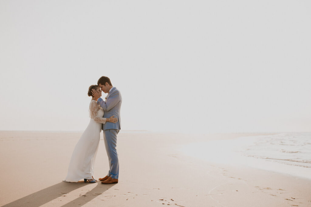 Photographe mariage Arcachon - seance couple - banc d'arguin - plage - seuls au monde