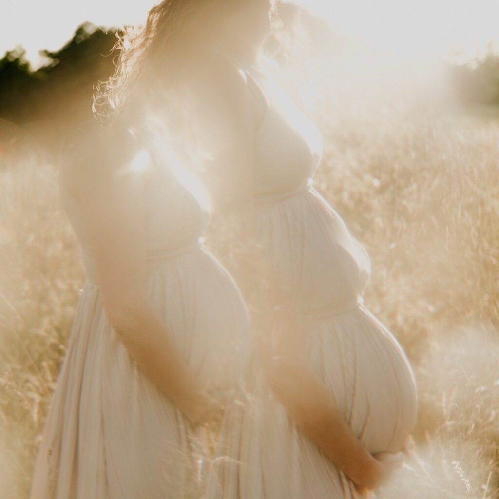 Photographe femme enceinte toulouse aude carcassonne castelnaudary narbonne gruissan- photos de grossesse naturelles artistiques originales