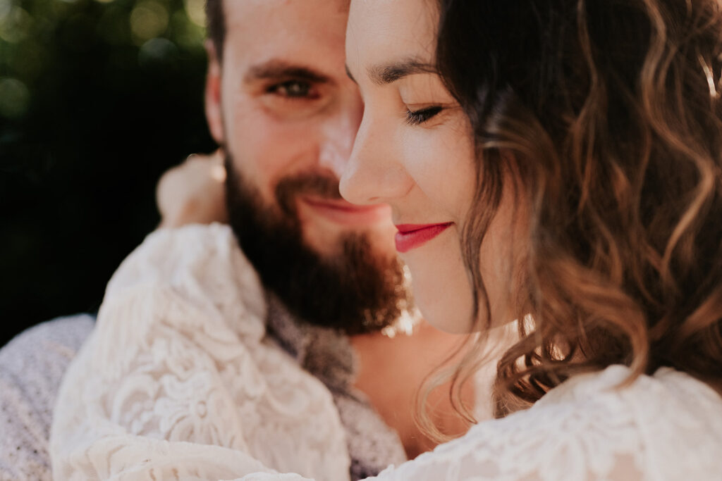 Photographe couple Toulouse - Photos amoureux - moderne - artistique - originales - naturelles