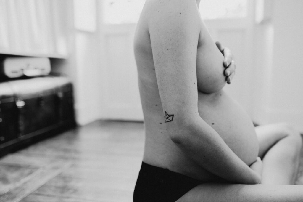 Photographe femme enceinte toulouse aude carcassonne castelnaudary narbonne gruissan- photos de grossesse naturelles artistiques originales