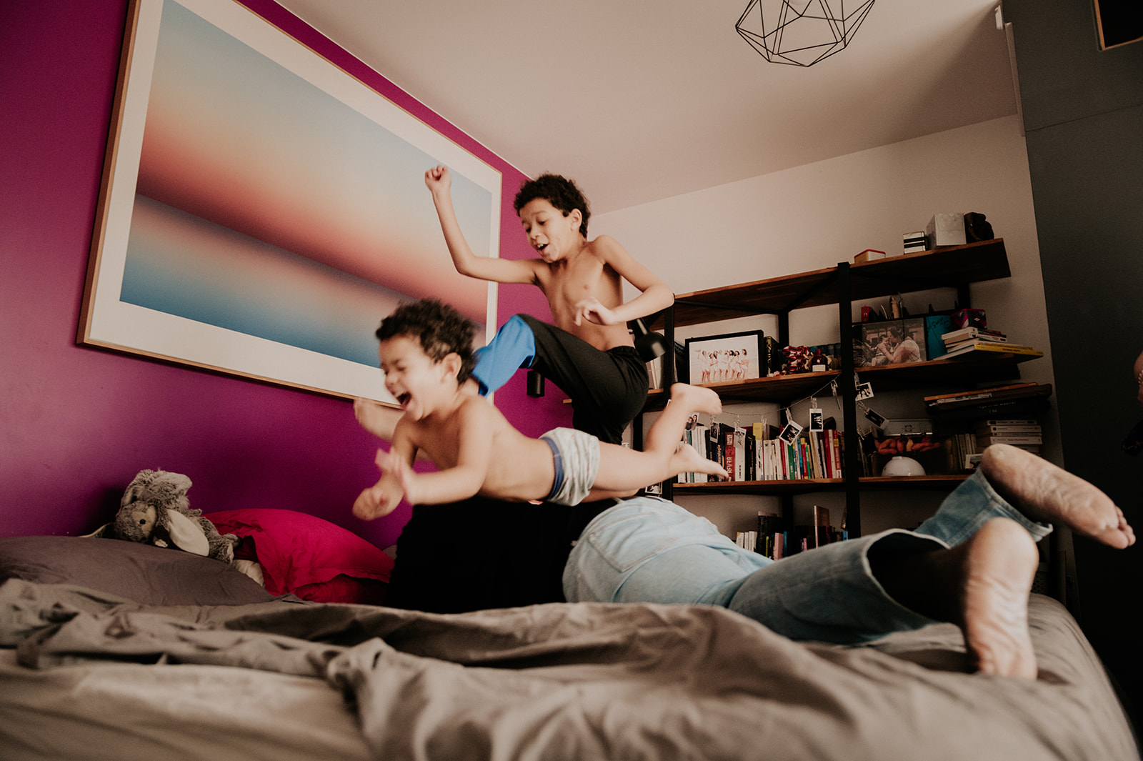 family photography: 2 boys jumping on their father !