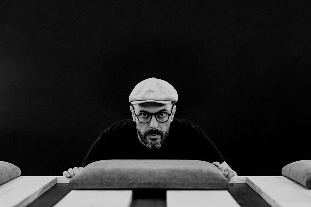 Portrait d’artisan créateur en noir et blanc, Toulouse