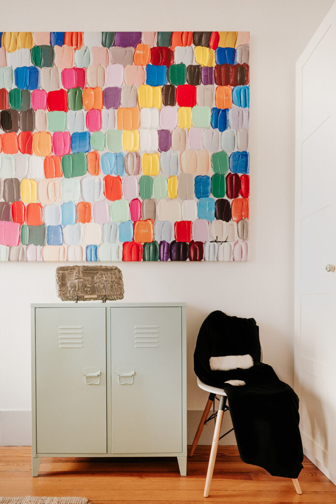Photographie d'un cabinet d'avocat avec tableau coloré et déco moderne Toulouse