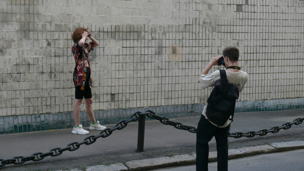 photographes en formation, échanges et retours constructifs autour d’un formateur