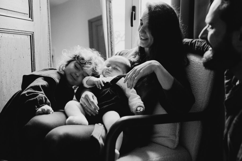 séance photo famille authentique à Toulouse avec fratrie